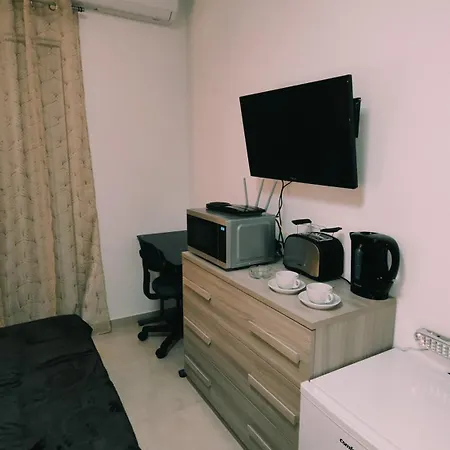 Fairwinds - Double With Ensuite - Airport - Self Check In & Out Available Ħal Luqa