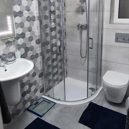 Fairwinds - Double With Ensuite - Airport - Self Check In & Out Available Лука