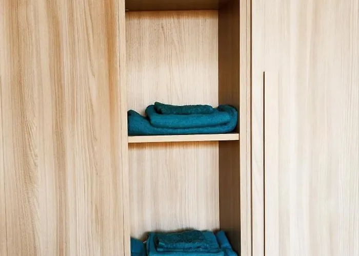 Fairwinds - Double With Ensuite - Airport - Self Check In & Out Available Homestay