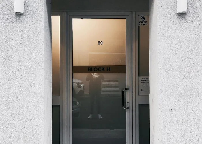 Fairwinds - Double With Ensuite - Airport - Self Check In & Out Available Homestay *